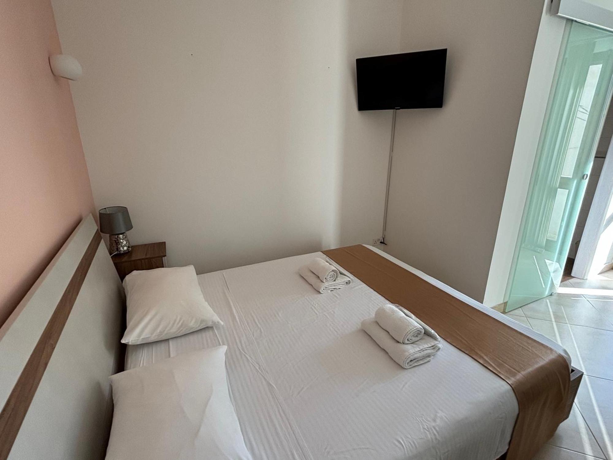 Bed and Breakfast Alina Boutique Living Виктория Экстерьер фото